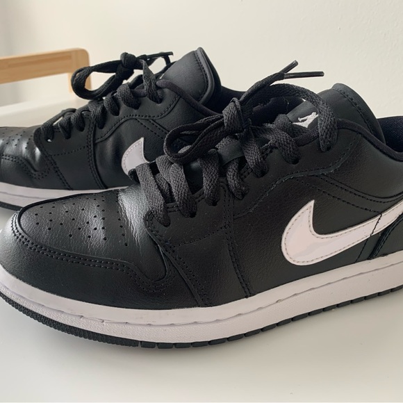 Nike Air Jordan 1 Low US 7 (W) - Picture 1 of 9
